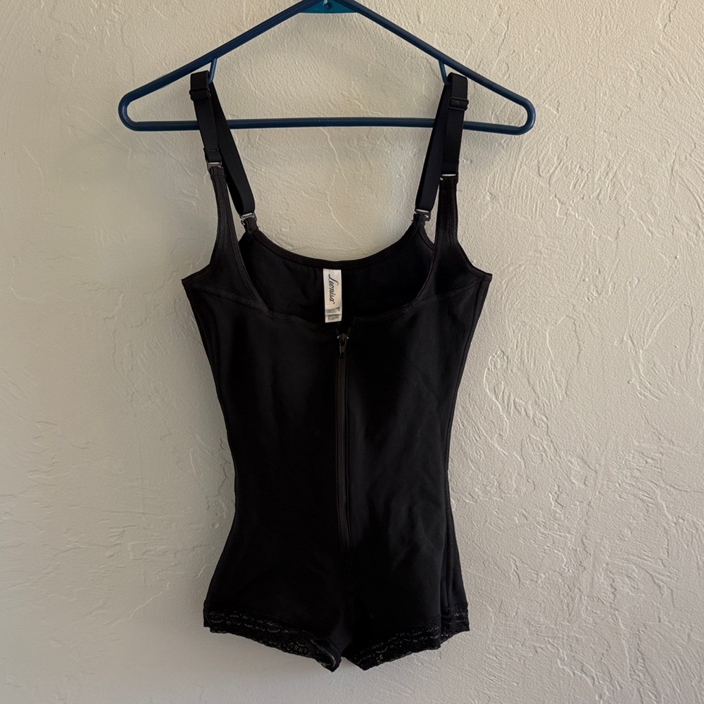 Leonisa  Black Women's Shapewear Bodysuit size small. Wore once.